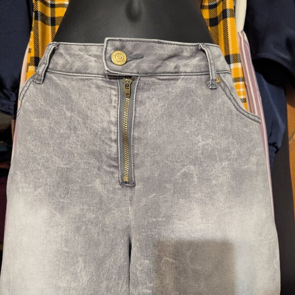 Nicki Minaj Mid rise light gray wash jeans - 11/12 - Picture 5 of 7